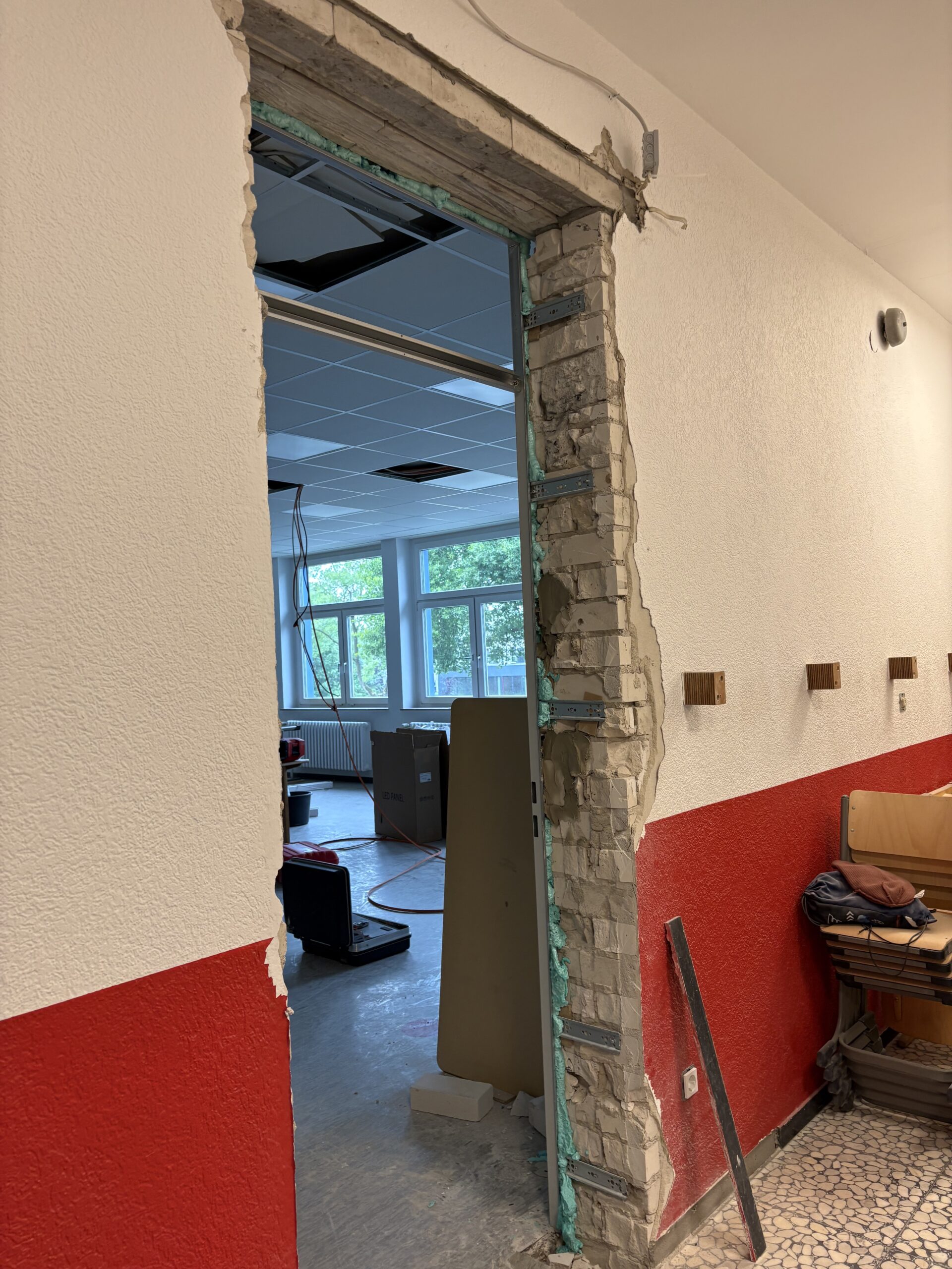 In der Grundschule Neuenhaus werden Brandschutzdecken eingebaut und Türen verbreitert